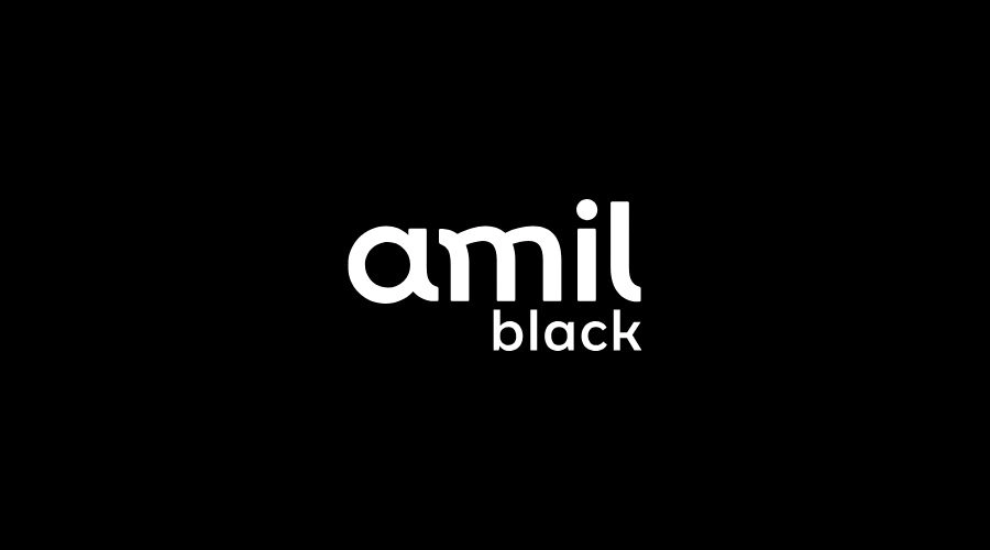 Executivos e gestores de RH analisando os benefícios corporativos do Plano de Saúde Amil Black pelo CNPJ
