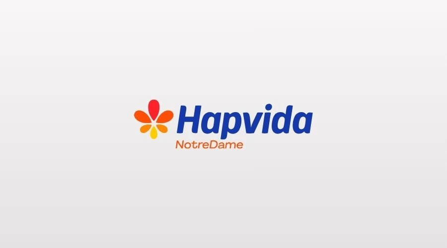 Equipe corporativa analisando as vantagens da rede verticalizada do Plano de Saúde HapVida NotreDame pelo CNPJ
