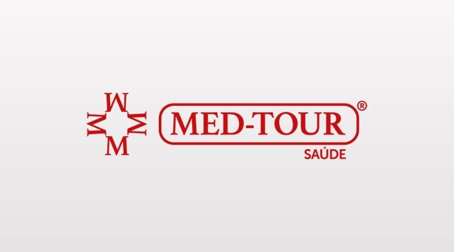 Gestores corporativos avaliando a implantação do Plano de Saúde Medtour pelo CNPJ