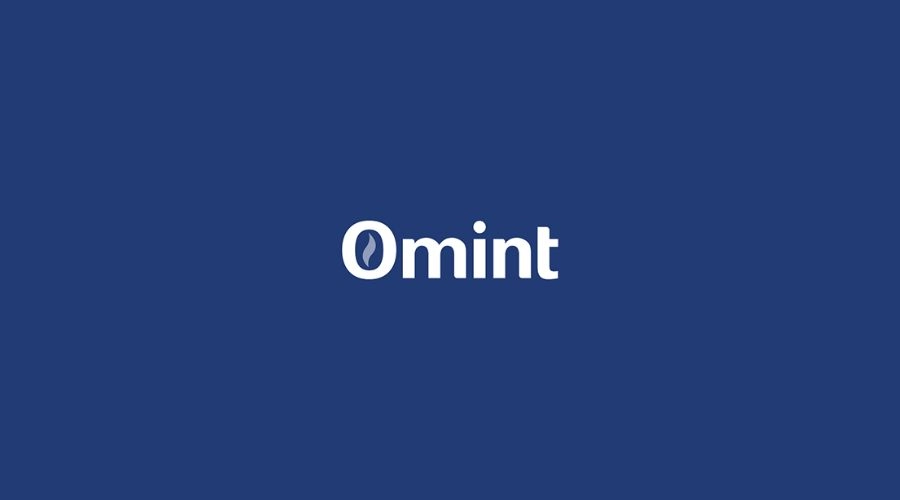 Equipe corporativa e gestores analisando os benefícios exclusivos do Plano de Saúde Omint pelo CNPJ