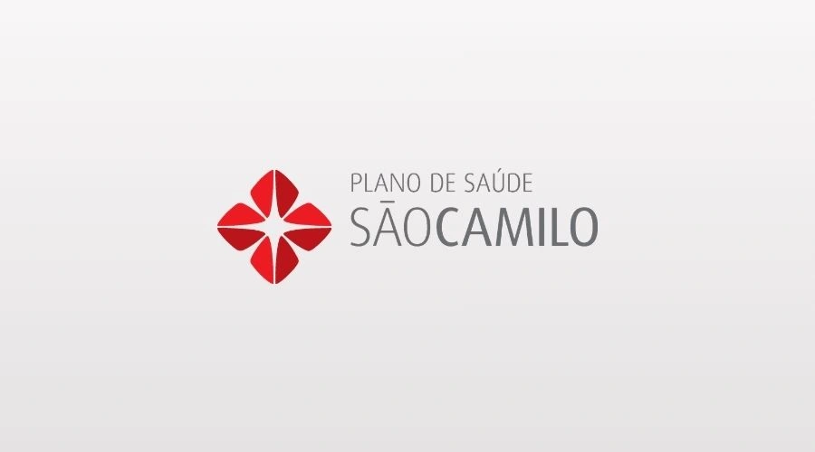 Gestores de RH analisando os benefícios exclusivos do Plano de Saúde São Camilo pelo CNPJ