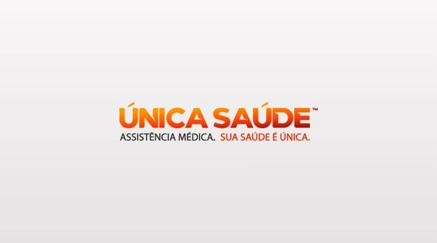 Gestores corporativos avaliando a otimização de custos e a rede regionalizada do Plano de Saúde Única pelo CNPJ